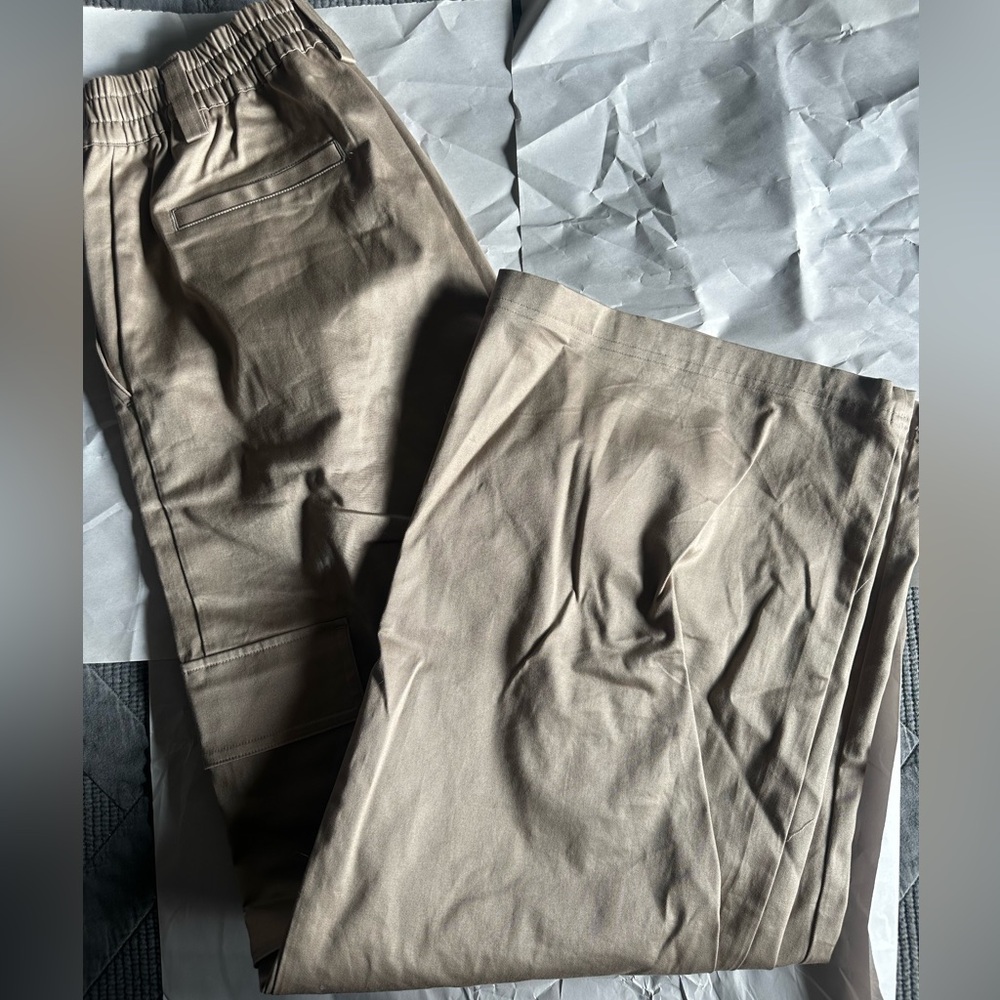 Women’s Alo Cargo Trouser - Picture 4 of 8